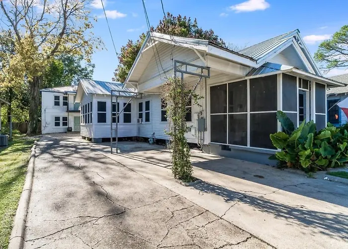 Spacious Private & Shared Comfort Holiday home Lafayette