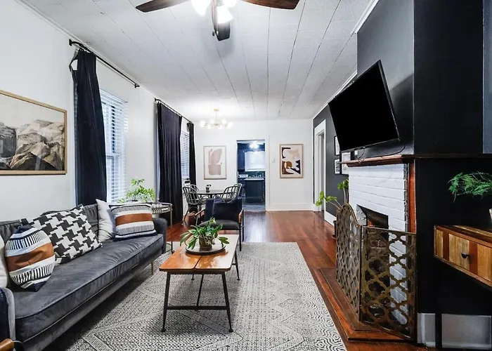 Spacious Private & Shared Comfort Holiday home *